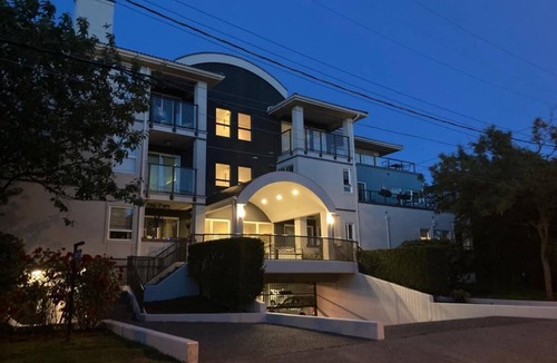 White Rock Condo | Get Away From your Cold Winter to this Lovely Condo by the Sea on the West Coast