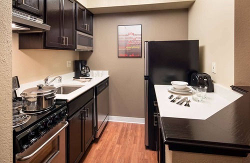 Renton Hotel | Get Ready for a Blissful Getaway! Near Gene Coulon Memorial Beach Park