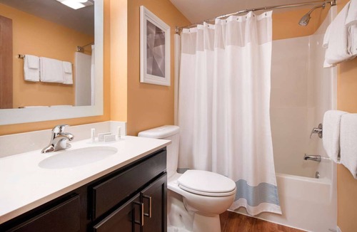 Renton Hotel | Get Ready for a Blissful Getaway! Near Gene Coulon Memorial Beach Park