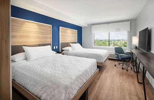 Dania Beach Hotel | Get Ready to Set Sail! Parking, Near Port Everglades Cruise Terminal, Breakfast!