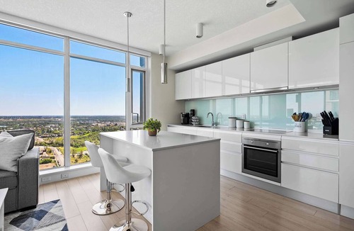 Victoria Park Apartment | Getaway 2BR Suite w/Views | Steps to Stampede Park