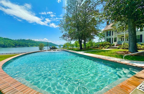 Cedar Bluff House | Getaway at "The Gardenia Suite" Pool, Hottub, kayaks, fire pit, & lake access!