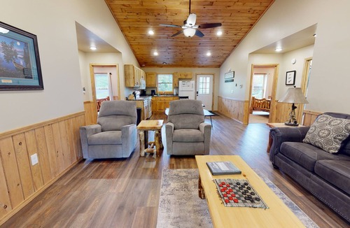 Gaines Cabin | Getaway Dream on Pine Creek Hemlock Cabin