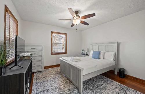 Clintonville House | Getaway Glen Walkable