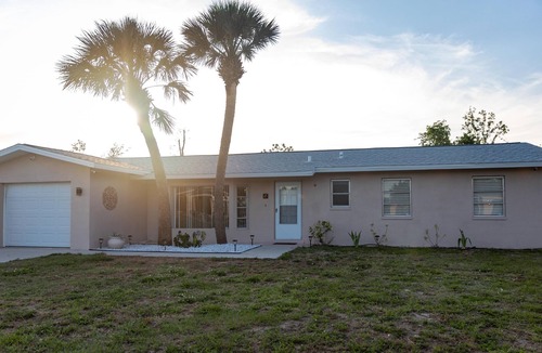 Oakland Hills House | Getaway Home with Hot Tub and Close to the Beach!