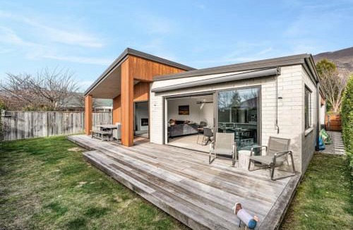 Wanaka House | Getaway on Galloway | Pet Friendly, Close to Lake!