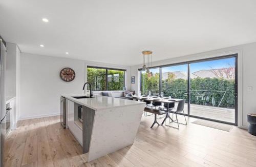 Wanaka House | Getaway on Galloway | Pet Friendly, Close to Lake!