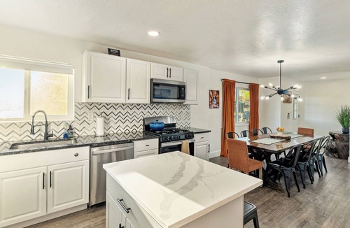Hillcrest House | Getaway Retreat, 3 BD, 2 BATH