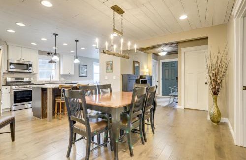 Greenfield House | Getaway w/Private Acreage in the Minneapolis Area