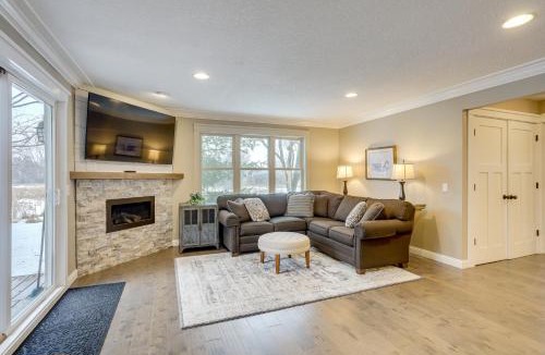 Greenfield House | Getaway w/Private Acreage in the Minneapolis Area