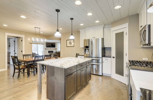 Greenfield House | Getaway w/Private Acreage in the Minneapolis Area