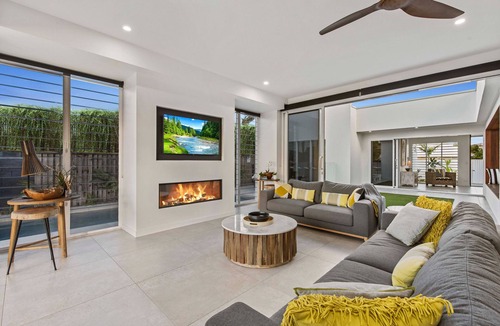 Noosaville House | Getaway2Noosa WYUNA 7 WATERFRONT home with beach, pontoon, heated pool.