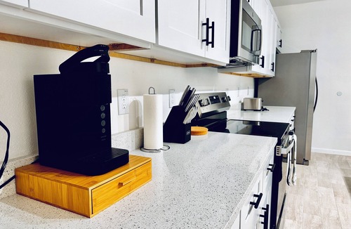 Sanford House | Getaways, your way! Spacious & Modern 3BR, 2BA