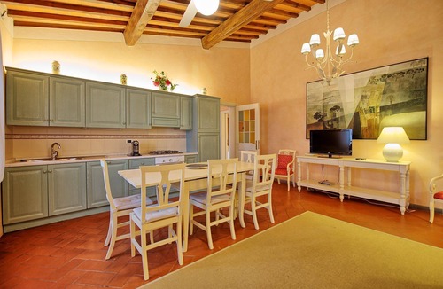 Empoli Apartment | Giaggiolo - Apartment with swimming pool