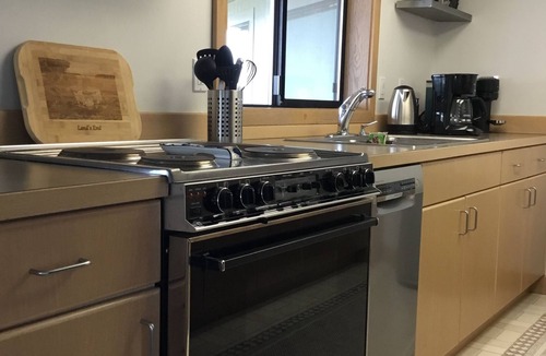 Gig Harbor Apartment | Gig Harbor- Secluded Apartment with Million Dollar View. 10-minute walk to town
