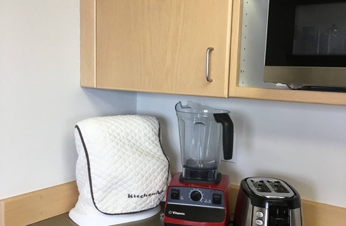 Gig Harbor Apartment | Gig Harbor- Secluded Apartment with Million Dollar View. 10-minute walk to town