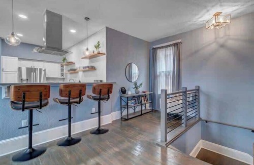Springfield Apartment | Gigantic duplex in Springfield