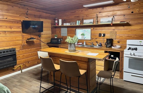 Gilbert Cabin | Gilbert Arkansas cabin, less then a 1 mile from the Buffalo River