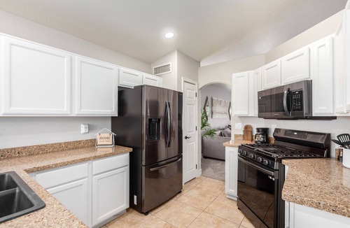 Gilbert House | Gilbert Oasis ~ 5-Star Luxury Remodel! EV Charger, Putting Green & Single Story