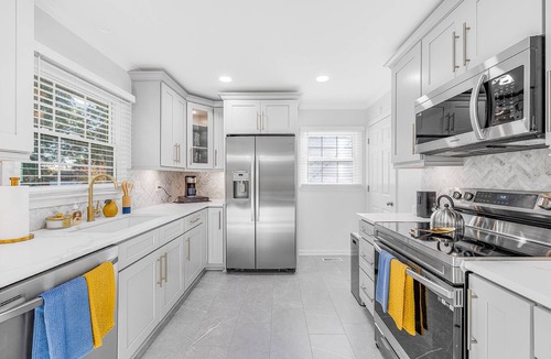 Lincoln Heights House | Gilbert Oasis - Super Spacious, 5 mins. to Uptown Charlotte & attractions - Gym - Office - Sleeps 8!