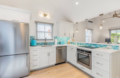 Key West Historic District House | GILLEY'S PLACE ~ Fully Renovated 1 Bedroom, 1 Bath Cottage in Old Town!