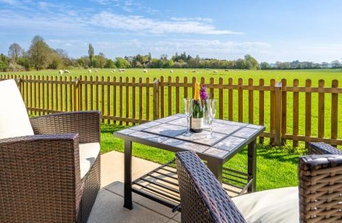 Howlett End House | Gin and Toffee Carriage