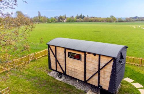 Howlett End House | Gin and Toffee Carriage