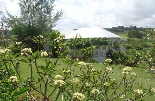 Merlin Bay Cottage | Gingerbread Cottage 2 bed with pool, seaviews, Nr Holetown St. James