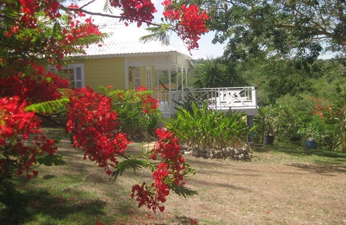 Merlin Bay Cottage | Gingerbread Cottage 2 bed with pool, seaviews, Nr Holetown St. James