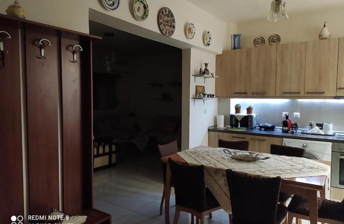 Petaloudes Apartment | Giota's City House