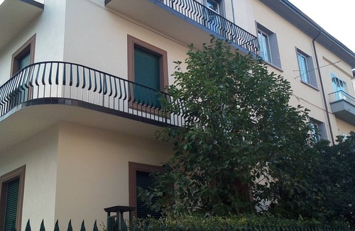 Prato Apartment | Girasole Room – Double with Private Terrace, Wi-Fi, A/C & Accessible Bathroom