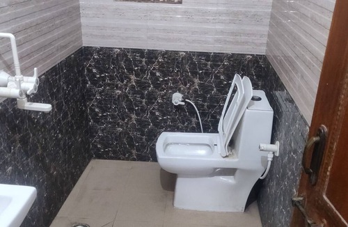 Vrindavan Hotel | Giriraj kripa