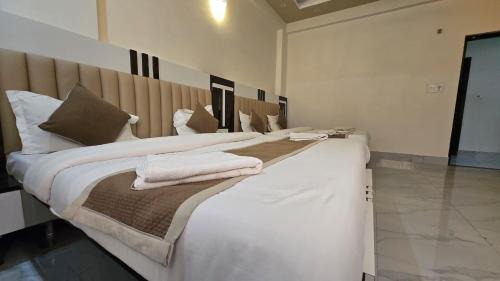 Vrindavan Hotel | Girivar dham