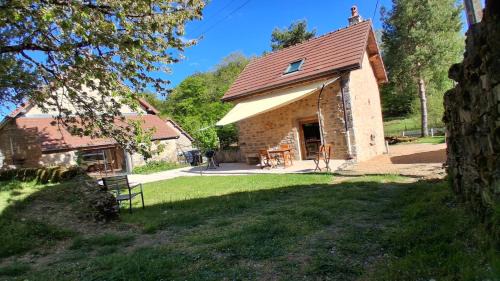 Antully House | Gite 1 Les Perrières 6 personnes Bourgogne Maison entre Autun et Le Creusot TGV Maymard Yannick