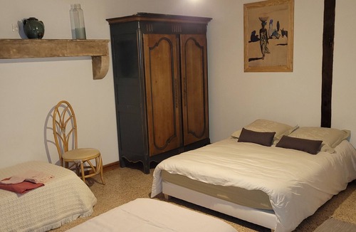 Marcigny-sous-Thil House | Gite 15 pers. former abbey farmhouse, animals live on site