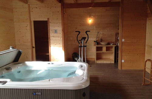 Thurageau House | Gîte 20 minutes from the FUTUROSCOPE, with COVERED SWIMMING POOL, SPA and SAUNA