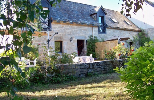 Larmor-Baden Cottage | Gite, 750m from the beach in a renovated farmhouse in the heart of the Gulf of Morbihan