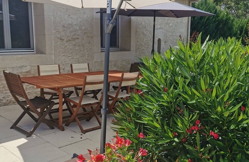 Pellegrue House | Gite all comforts, completely one level, heated swimming pool, large garden.