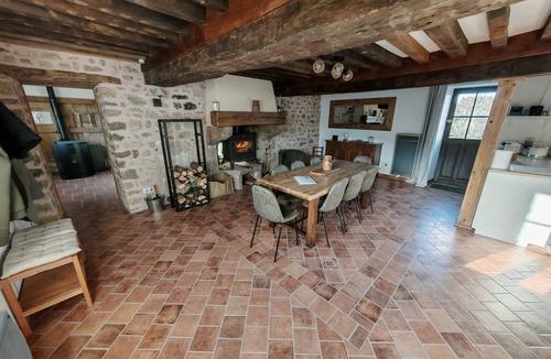 Quarre-les-Tombes House | Gîte Anmany : A soothing place in the Morvan, for a comfortable stay.