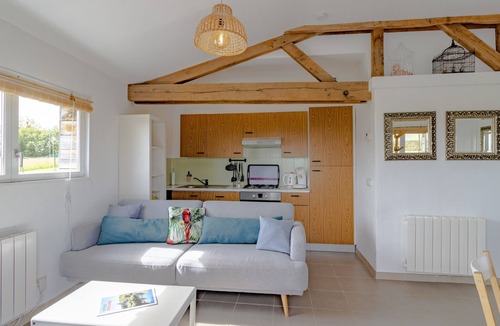 Jayac House | "Gîte Bellevue" with Shared Pool, Private Terrace, and Wi-Fi