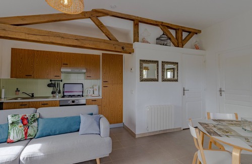 Jayac House | "Gîte Bellevue" with Shared Pool, Private Terrace, and Wi-Fi