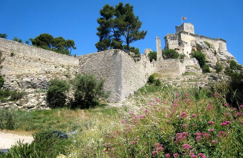Boulbon House | Gite Boulbon. House at the foot of the old Castle between Avignon & Baux de Provence