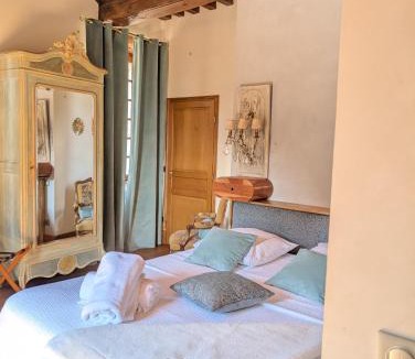 Chateauneuf House | Gite, chambre d hôte L échoppe est belle