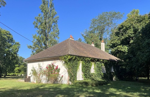 Orval Cottage | Gite Classic Ensuite with Bath Park View