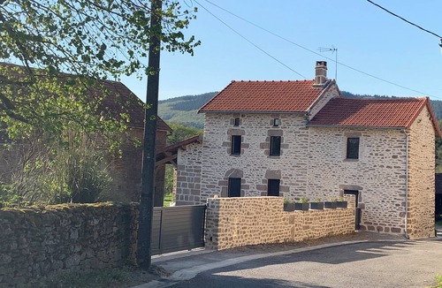 Bersac-sur-Rivalier Cottage | GÎTE DE LA FONTAINE in the countryside of the Monts d'Ambazac