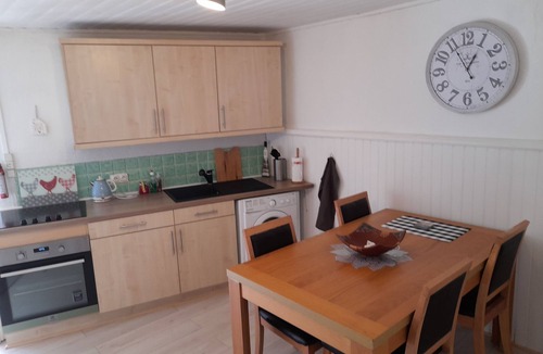 Magnac-Laval House | Gîte Déco is a beautiful Townhouse in the historical area of town with parking