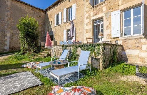 Champdeniers House | Gite Du Val D'egray