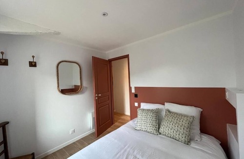 Les Salles-De-Castillon House | Gite du pin