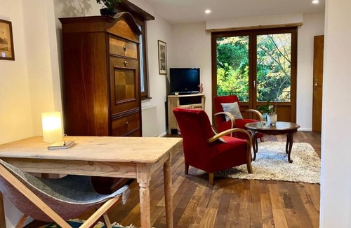 Bischwiller Apartment | Gite du ried, quiet accommodation surrounded by greenery.