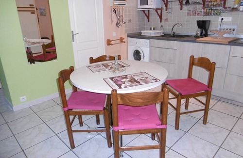Assay Cottage | Gite fleuri Les Géraniums 3 * with swimming pool in the heart of the Loire castles